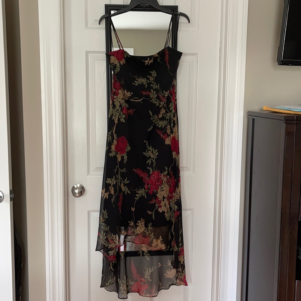 Jessica Howard worn once black/floral flowy sundress